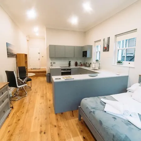 Flat 3, Cromwell Road, 1 Bedroom Studio Apartment